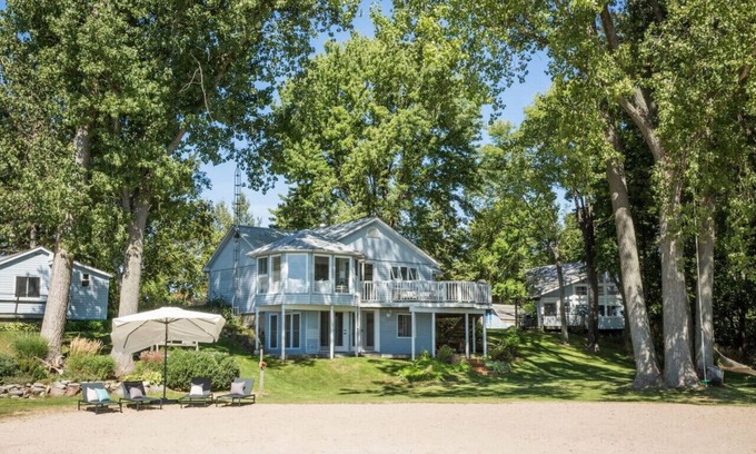 Waupoos Maison | Waupoos Beach Commons Beach House: Kayaks, Bikes+!