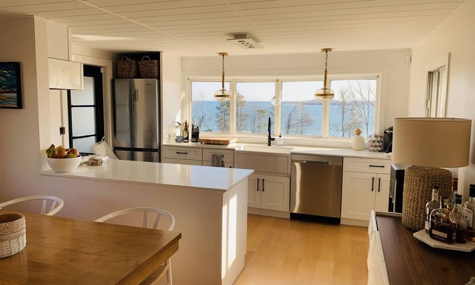 Waupoos Maison | Waupoos Beach House