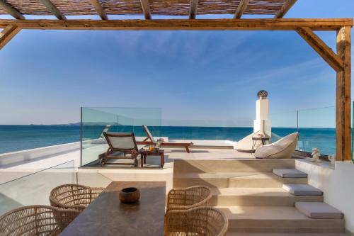 Kokkini Chani Maison | Wave, an Idyllic Seafront Suite