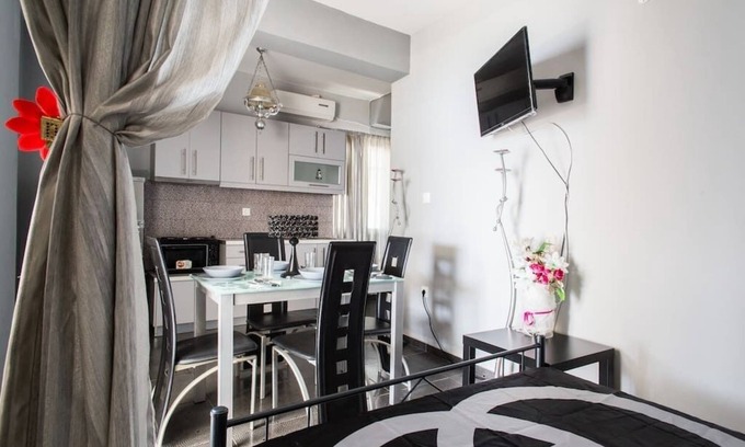 Salamis Maison | Wavedance Accommodation (Dias)