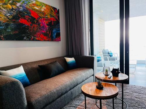 Redhill Appartement | Wavescapes Surfers Lookout Stay