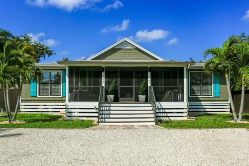 Iona Maison | Waveside Oasis 52