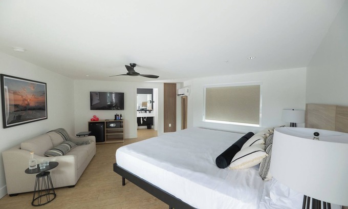 Rehoboth Beach Hôtel | Wayfinder Suite | The Waypoint | Spacious Layout for Longer Rehoboth Stays