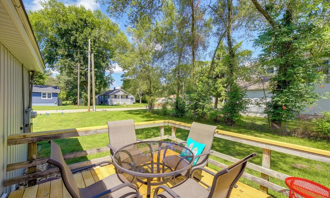 Wayland Appartement | Wayland Retreat w/ Deck: Walk to Downtown!