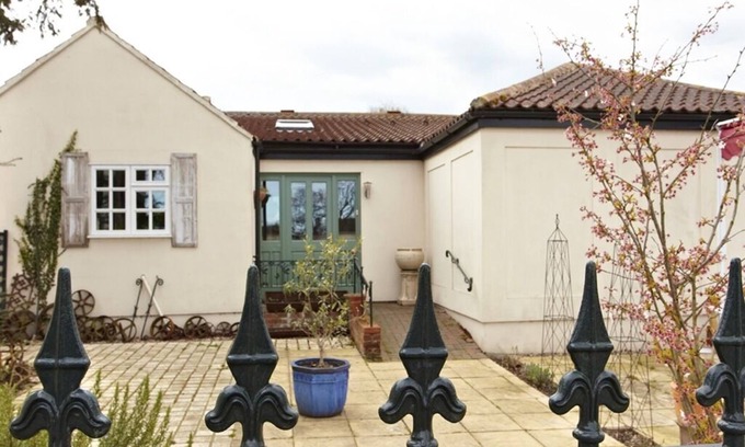 Little Plumstead Maison | Wayside