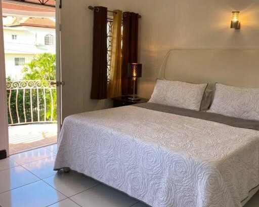 West Gate Hills Appartement | We are close to the Beach Beach Beach!!