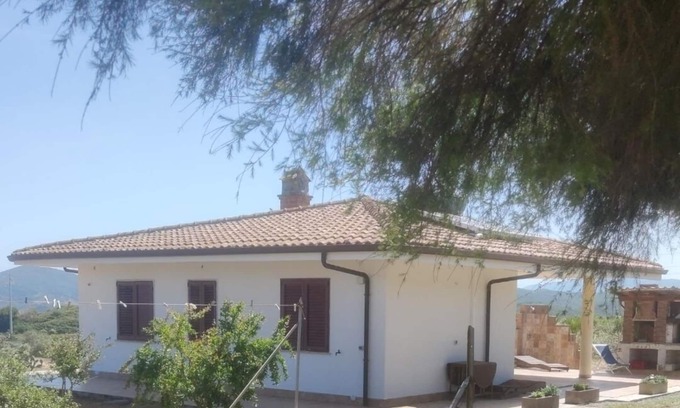 Gonnesa Villa | Villa de vacances à louer toute l'année, au vert, sur un grand terrain privé