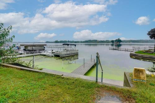North Webster Maison | Webster Lake Home with Patio about 3 Mi to Town!