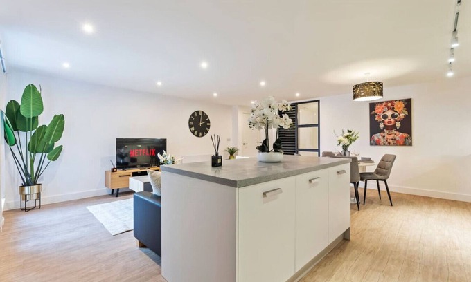 Bordesley Appartement | Week Discount | Grand Central | Sleeps 4 | 2Bed