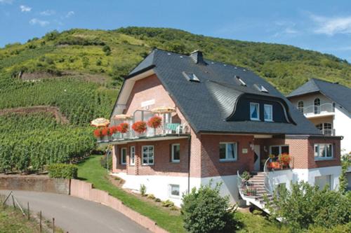 Sankt Aldegund Maison | Wein und Gästehaus Scheid