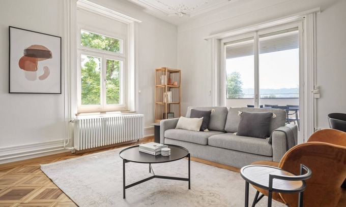 Hirslanden Appartement | Weinegg 4.5 Room w/ Storage & W/D, 2 mins to Mkt