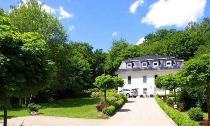 Bad Suderode Appartement | Weisses-Haus-am-Kurpark-Fewo-Gartenblick