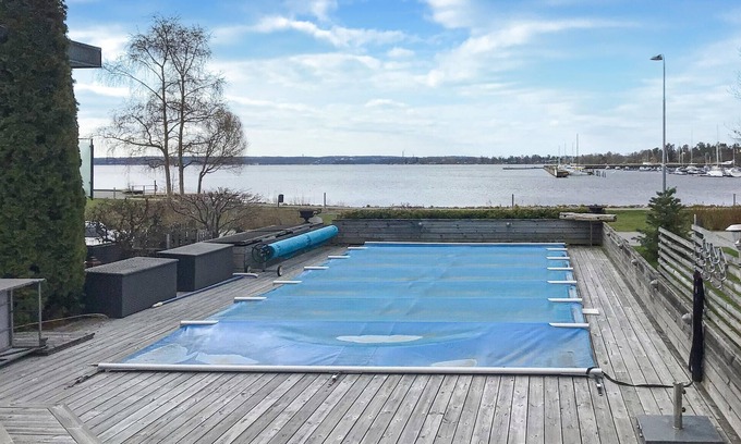 Viggbyholm Maison | Welcome to a dream vacation in this pool house in the middle of the Swedish archipelago.