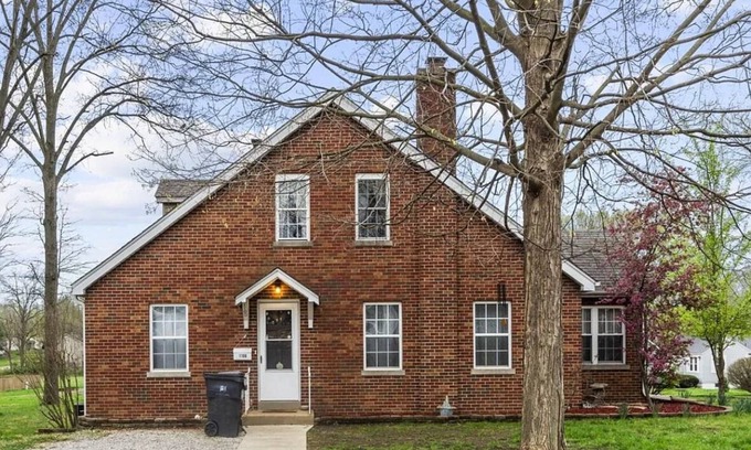 Belleville Maison | Welcome to a quiet and charming 2-bedroom duplex with lots of amenities