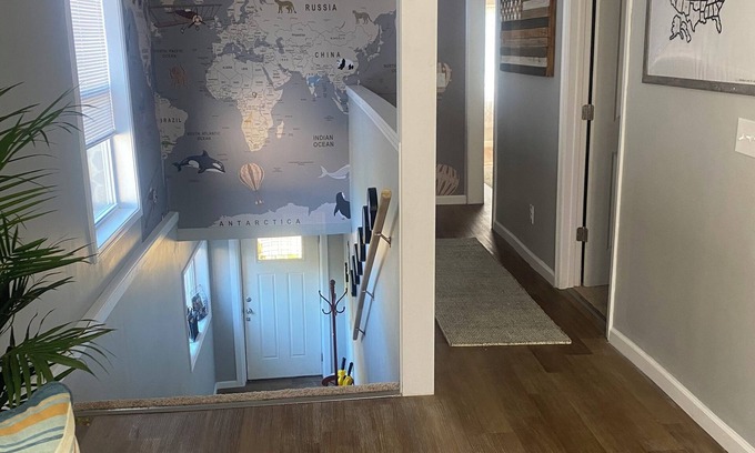Lockbridge Appartement | Welcome to Around The World! Charming 2-Bedroom in Meadow Bridge!
