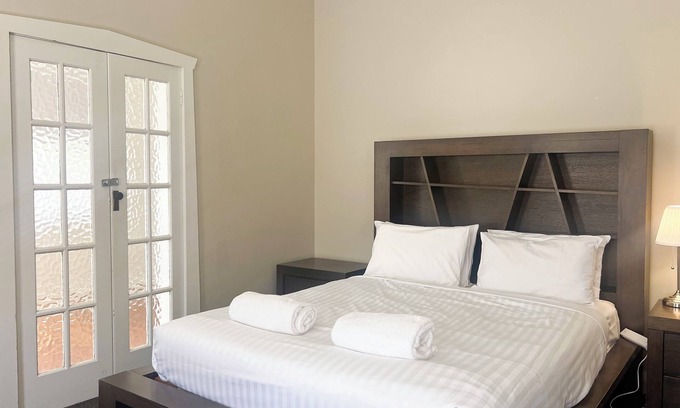 Turvey Park Appartement | Welcome to 'Best Wagga Accommodation': Cheerful 3 bedroom home.