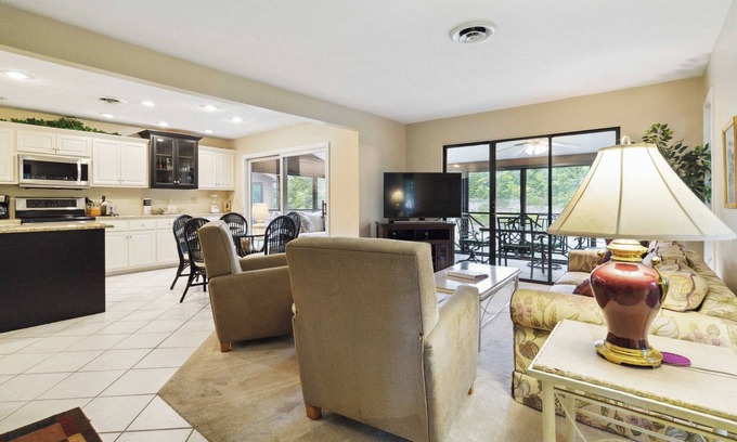 Sloans Valley Copropriété | Welcome to Bigelow’s Water View Bungalow – Your Lake Retreat