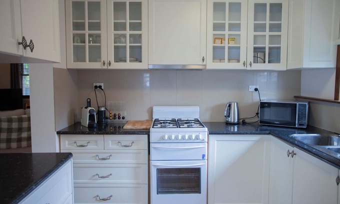 Redan Maison | Welcome to Cosy Cottage – your peaceful 2-bedroom home in the heart of Ballarat