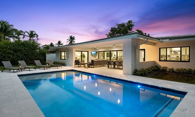Harbour Inlet Maison | Welcome to Manatee Harbor, A Heated Pool Home with Walkable Beach Access!!!!