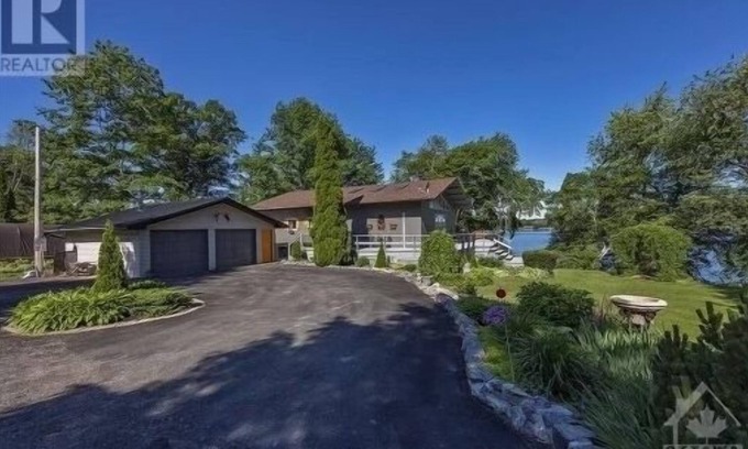 Greater Napanee Cottage | Welcome to our lakefront vacation rental!