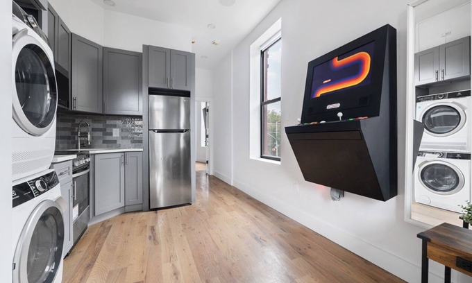 Bedford-Stuyvesant Appartement | Welcome to our one of a kind MASTER SUITE in the heart of Brooklyn, NY. PATIO IS