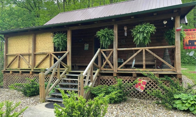 Wellston Cabine | Welcome to our peaceful, rustic cabin in the Hocking Hills Area