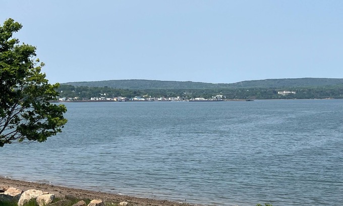 Smiths Cove Cottage | Welcome to our seaside haven.nLarge self sufficent cottage on the shore.