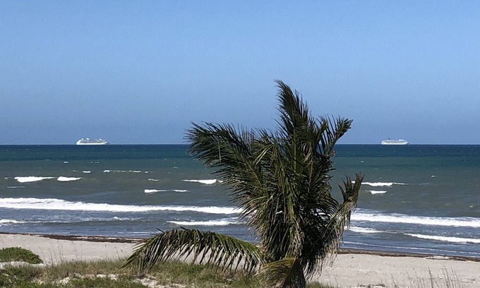 Crescent Beach Copropriété | Welcome to Paradise. Amazing ocean front view from your own private deck.