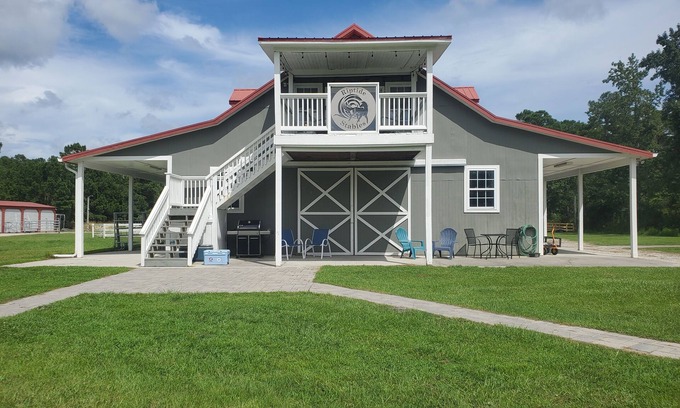 Castle Hayne Maison | Welcome to Riptide Stables, 17 Acre Farm, w/animals by the beach!