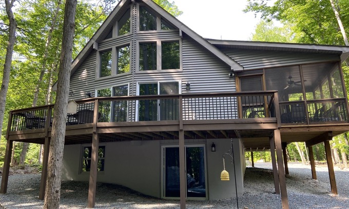Lake Ariel Maison | Welcome to Serenity Woods