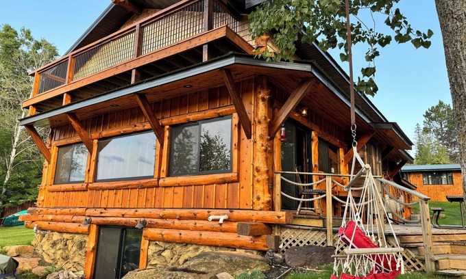 Kettle River Cabine | Welcome to Shangri-Lodge.! Your 2 cabin retreat on a family friendly lake.