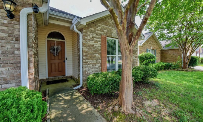 Tuscaloosa Maison | Welcome to Sideline Sanctuary! Book for Football Season and More!