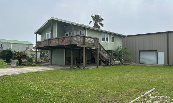 Port O Connor Maison | Welcome to Sunset Chateau! This split level 4/2 house close to the beach!