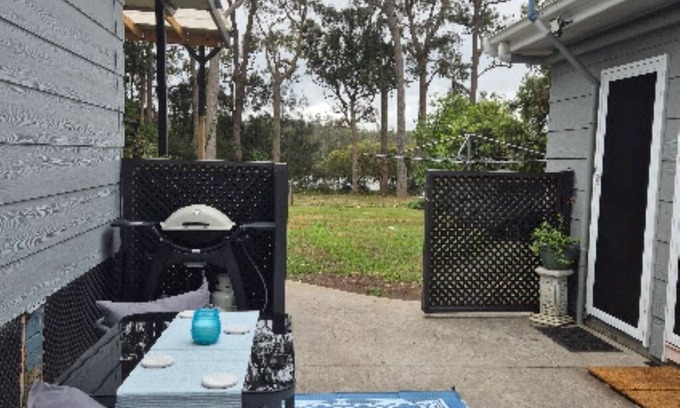 Woollamia Appartement | Welcome to the beautiful gateway of Jervis Bay. Where the bush meets the water.