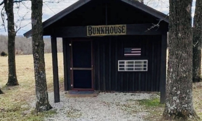 Compton Cabine | Welcome to the Bunkhouse cabin at Elkhorn Cabins