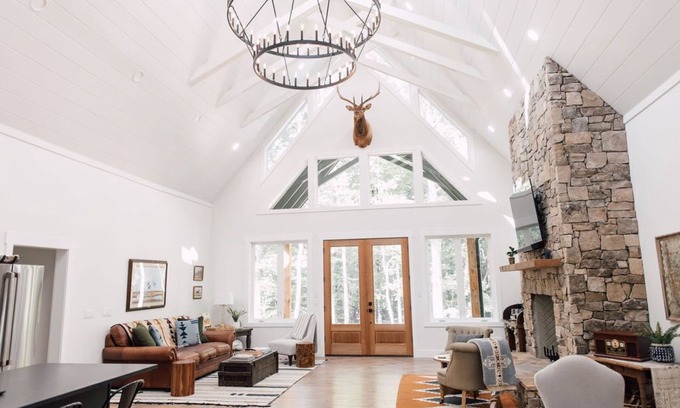 Saint Andrews Maison | Welcome to the Doc Holiday. Located in the Gorgeous Clifftops of Monteagle, TN.