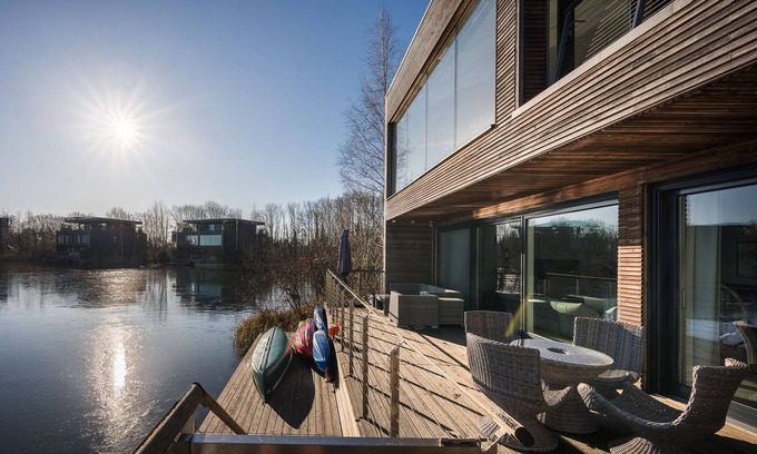 Lechlade Maison | Welcome to the epitome of lakeside luxury.