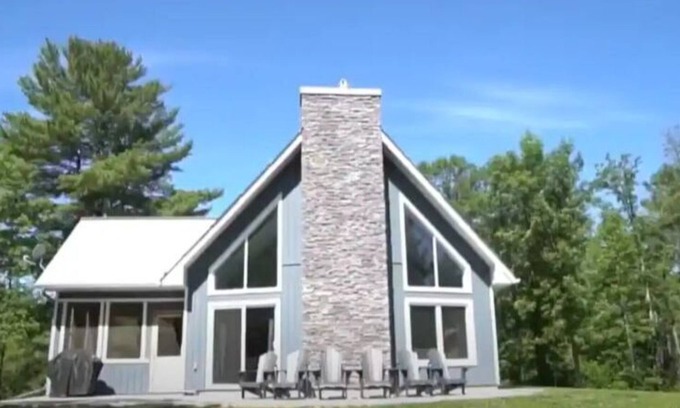 Horton Maison | Welcome to the Hawk's Nest - 4 Season Cottage