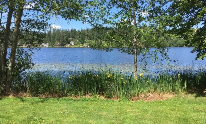 Eatonville Maison | Welcome to the Lakefront Bungalow~35 miles from Mt