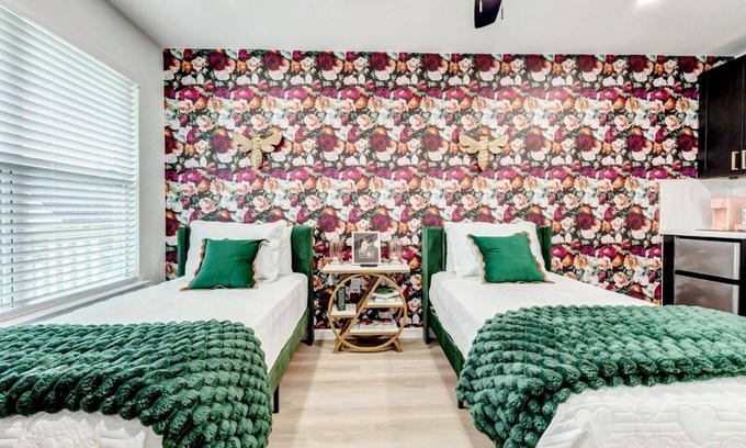 Brenham Appartement | Welcome to The Pink Peony on Market Street in historic downtown Brenham.