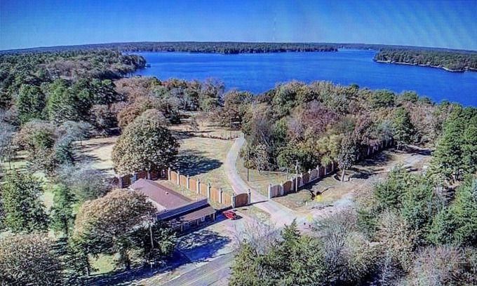 Dogwood Maison | Welcome to the serene setting of Lake Cypress Retreat!