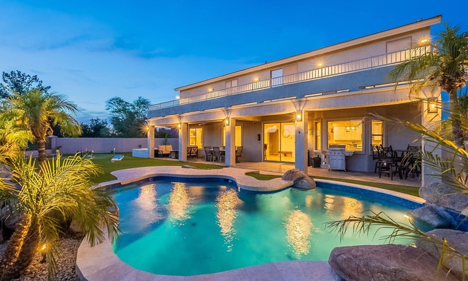 Augusta Ranch Maison | Welcome to The Shandy Landing! This retreat boasts an amazing new outdoor kitchen, 4 luxury King Bed -Bedrooms, gorgeous privacy, pool & hot tub, lawn games and stunning golf course views. Your serene getaway awaits 🌞⛳