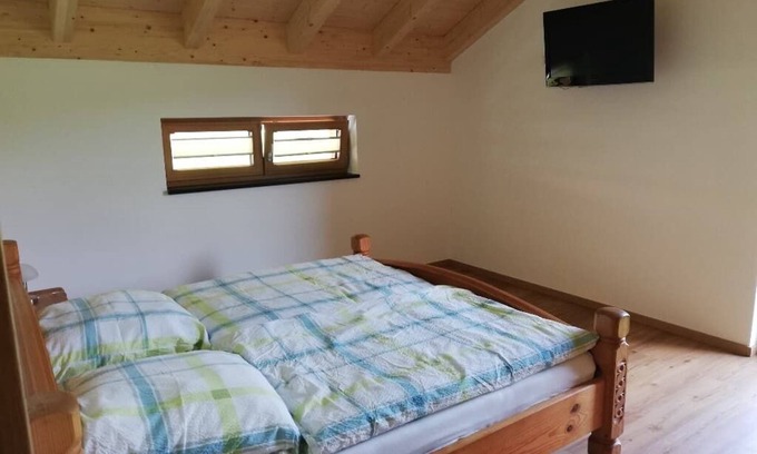 Bobrach Appartement | Welcome to the spacious Hofblick vacation apartment!