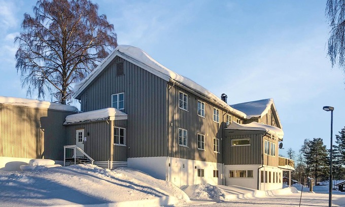 Mesnali Appartement | Welcome to this large house with private rooms and inviting common areas.
