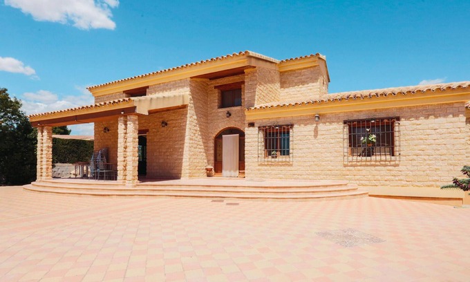 Barranda Maison | Welcome to this spacious and authentic villa with swimming pool in Caravaca.