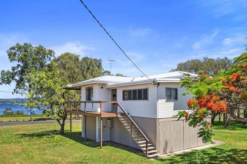 Tin Can Bay Maison | Welcome to Waterfront Views