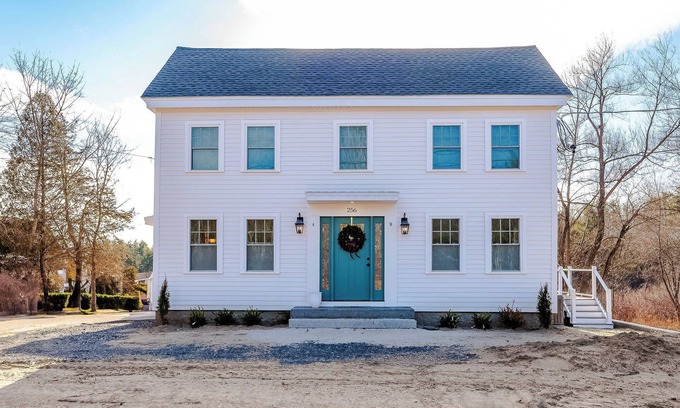 Berwick Autre | Welcome to Willow Brook Farm. A completely updated 1790 farmhouse!