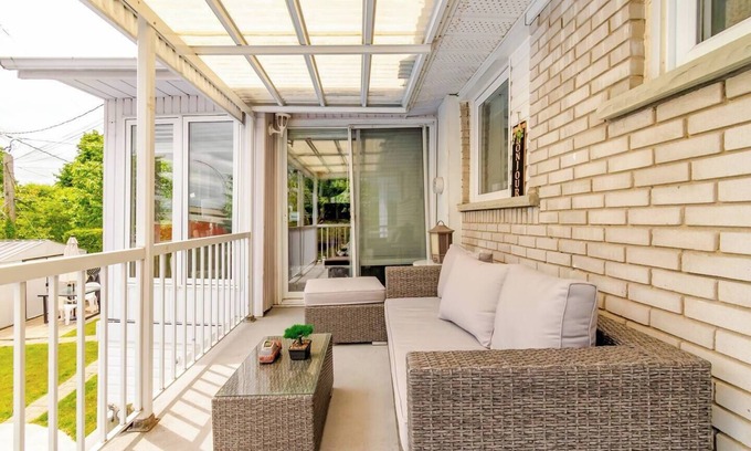 Sainte-Dorothee Appartement | Welcome to your serene home with a pool & piano!