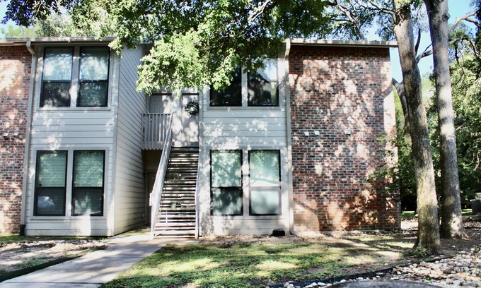 Dry Creek West Copropriété | Welcome to your treehouse oasis in the city!