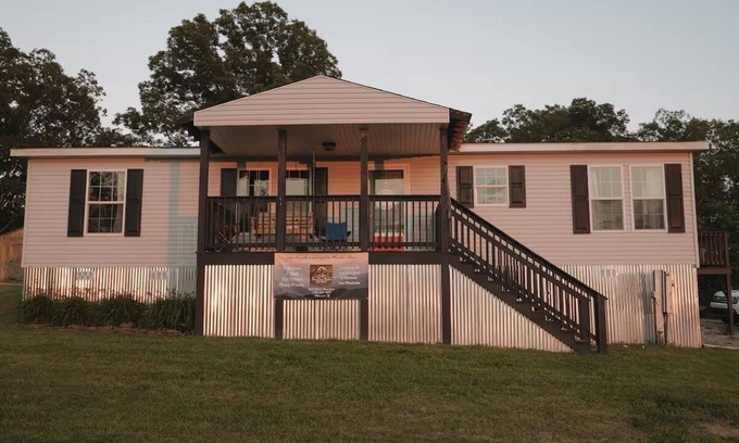 Bluewell Maison | Welcoming 3-bedroom house with AC in charming Rock